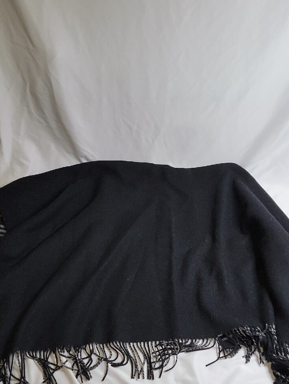 Burberry Reversible Cashmere Check Cape Poncho Black White Fringe One Size - Picture 4 of 4